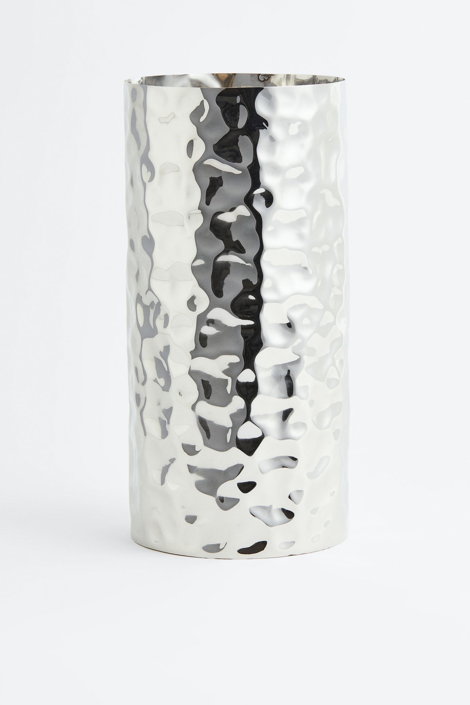 Металлическая ваза с волнистой поверхностью, серебристый