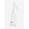 H&M Home Класичний великий банний рушник з емблемою, Білий чорний, 100x150 1178008001 1178008001
